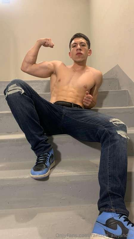 ATENTO A LO QUE VIENE 🔝 Casi nos pillan en la escalera jajaj..