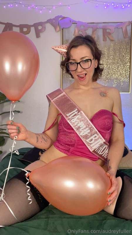 IT'S MY BIRTHDAY TODAY! 🥳

Check your DM's during the day so..