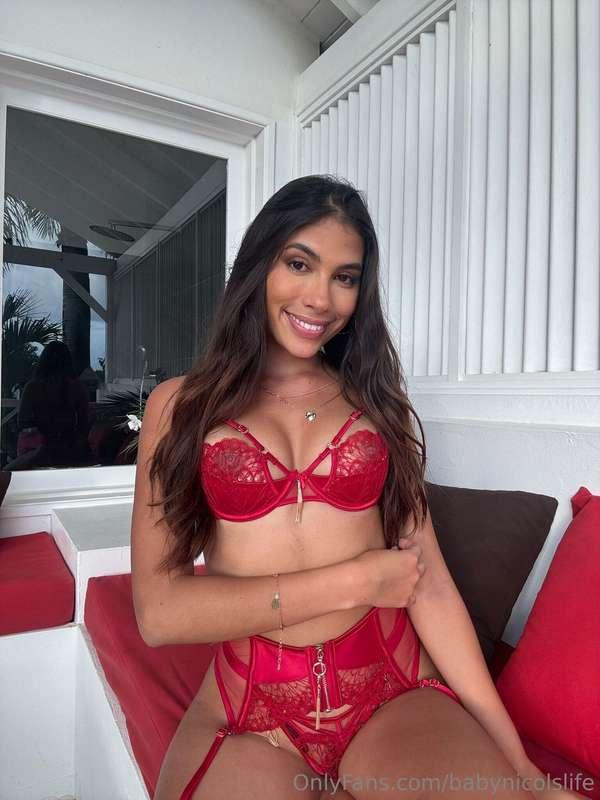 I think red is one of my favorite colors💋