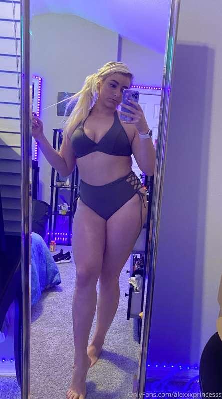 Yay a new bikini came in😍 what color do you prefer on me to ..