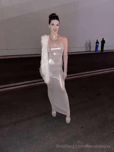 Do you like the outfit I wore to the AVN Awards? 😘
