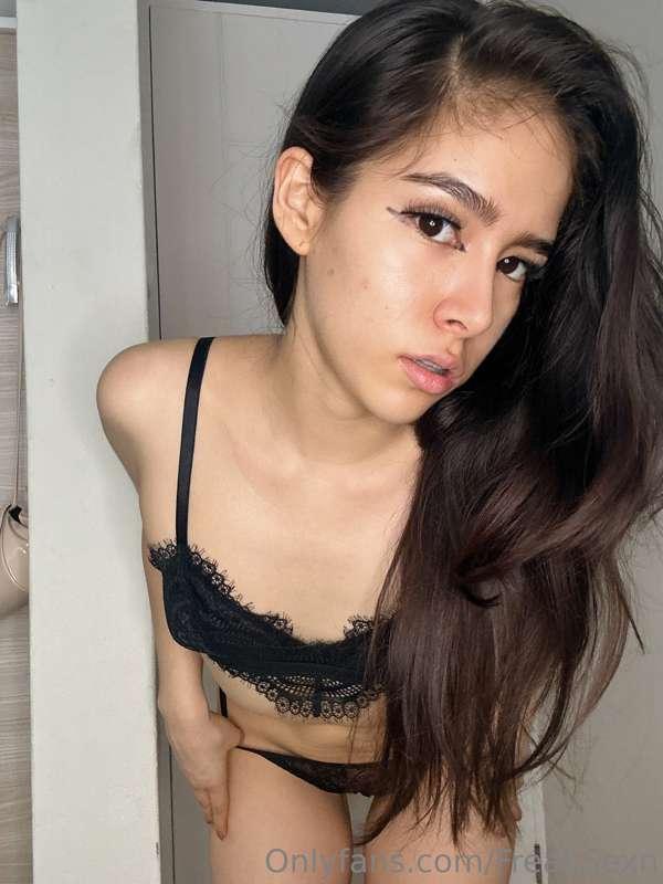 What would you do to me if we were alone at home? 🙈