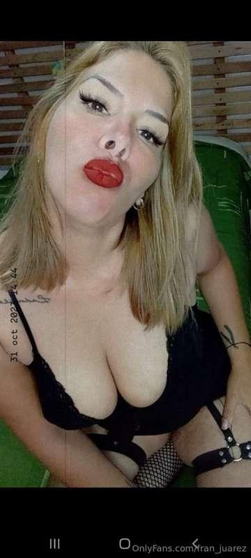 @rubirouge @rubirouge @rubirouge Hi, she's my friend Ruby, a..