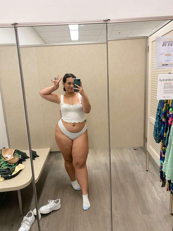 Dressing room pics 💖