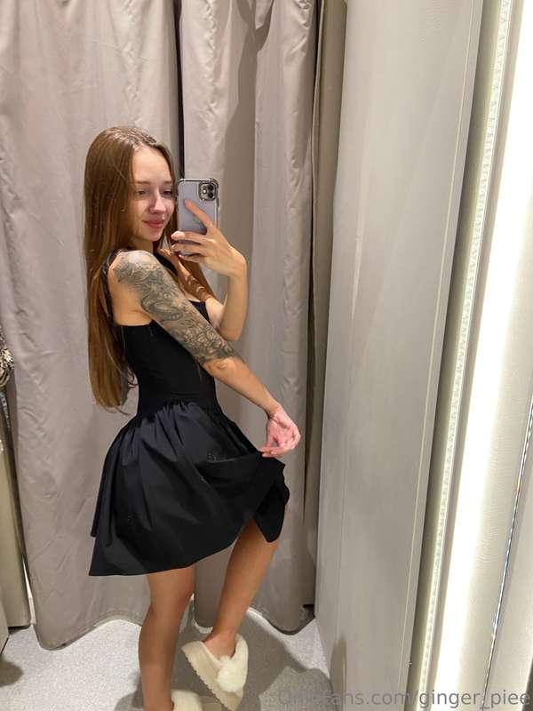 I'm entering this Friday evening in a little black dress🥰👗 Y..
