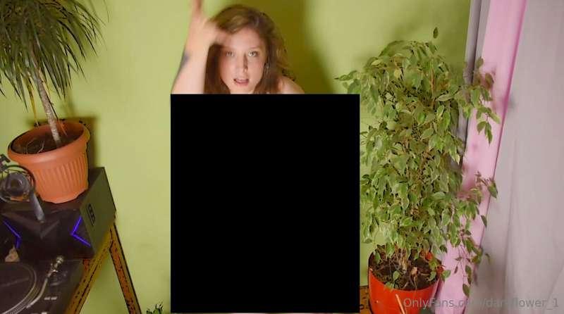 2 minutes of sexy nude dancing to some crazy hot summer vibe..