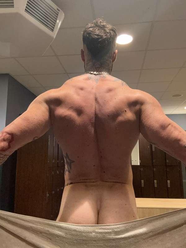 Do you like the way I look from behind?🥵