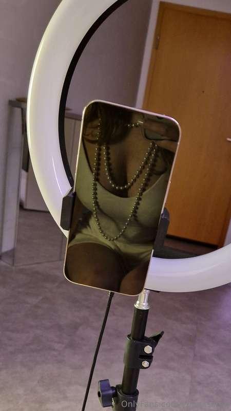 Giving you a sneak peek of what you'll get later.. DM me and..