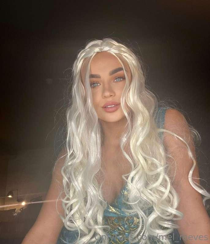 Mother of dragons but with a twist 😈 

Just a little sneak p..