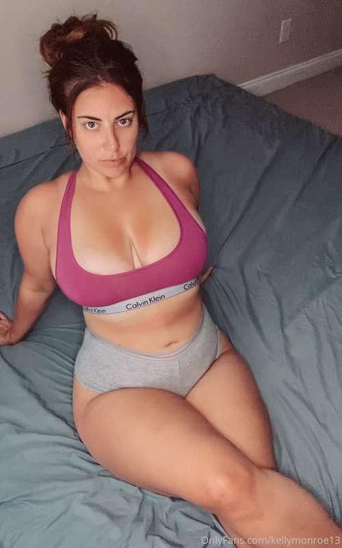 kellymonroeofficial main image
