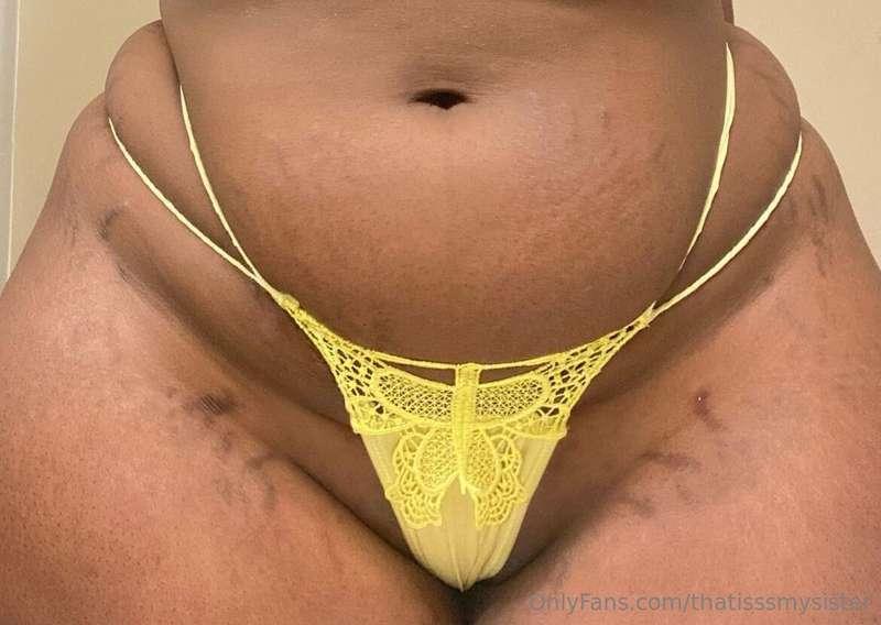 Stretch marks by my pussy is insane 😫🥹💛