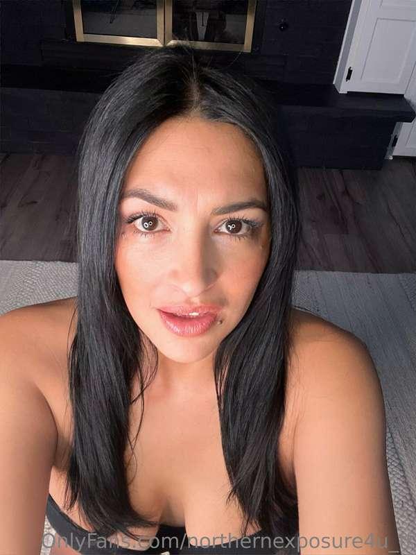 Wishing there was a cock in my mouth😝
