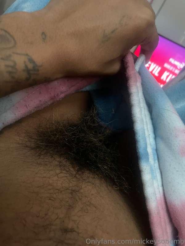 I’m stuck with no water and a hot coochie !!! 😂😔