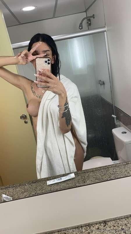 Sunday is always so boring 🙄
Someone to Sexting or video cal..