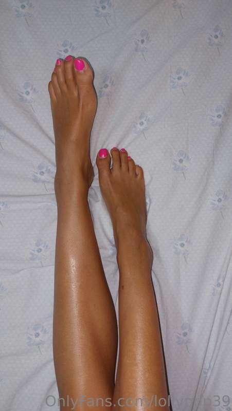 Cum on footboy, a massage and a cuddle to your mommy