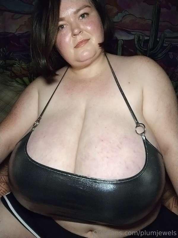 I love this shiny top :)
