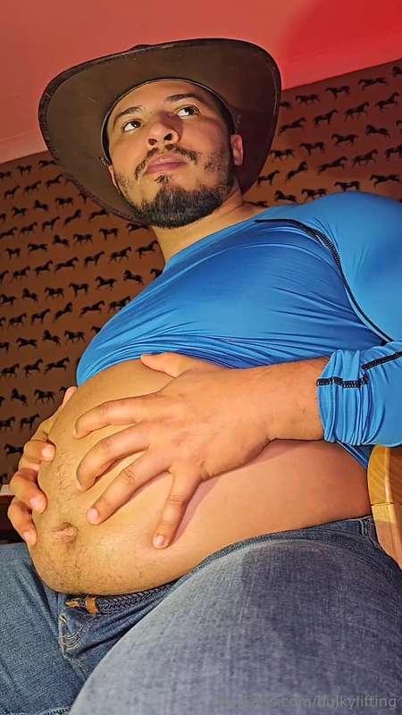 PICTURE SET: YOU’VE MADE ME HUGE—KFC STUFFING & FIZZY COLA B..