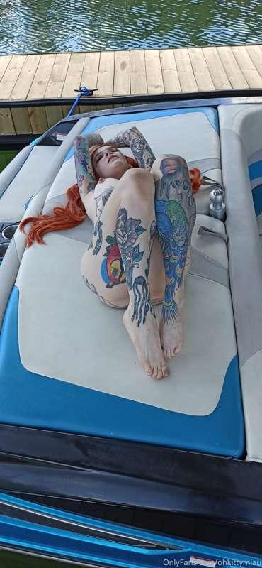 👣