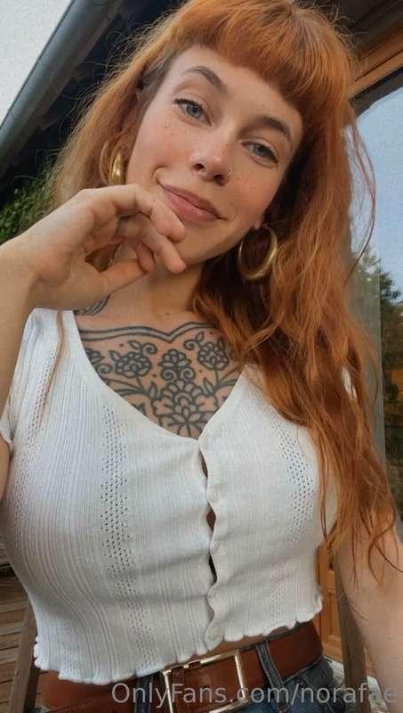 Just a cute sfw picture today! Going out for a little party,..