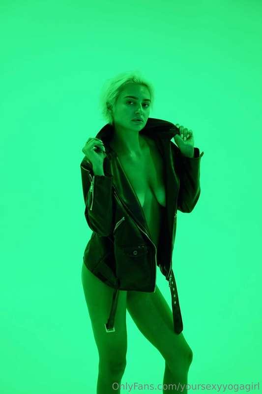 i borrowed your jacket, hope you don't mind😘