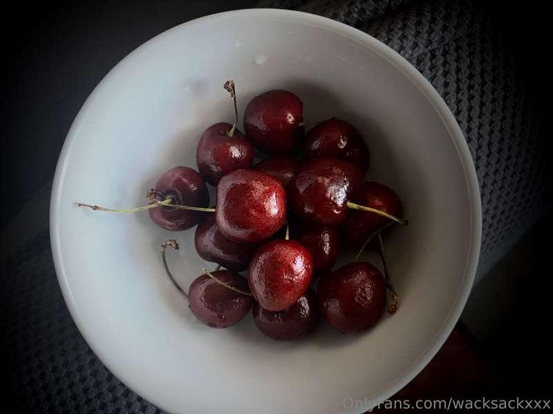 WACKSACK DIET: Pre-scene foods - Cherries. It's simple, quic..