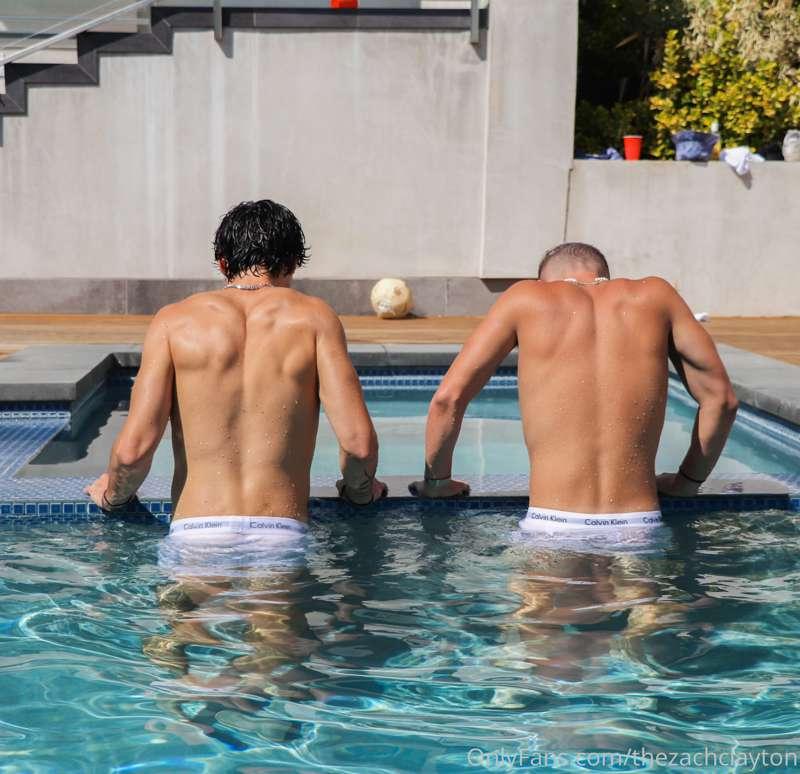 Yooo haha @seanschutt and I had a fuckin wet boxer contest 😂..