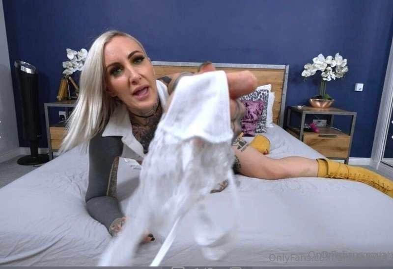 🥵 Step-Mom POV 🥵Step-mom found your pornos! But I’m not anno..