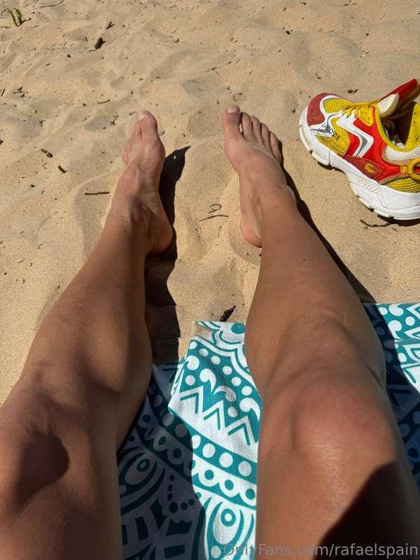 Summer time 😝🦶🏻