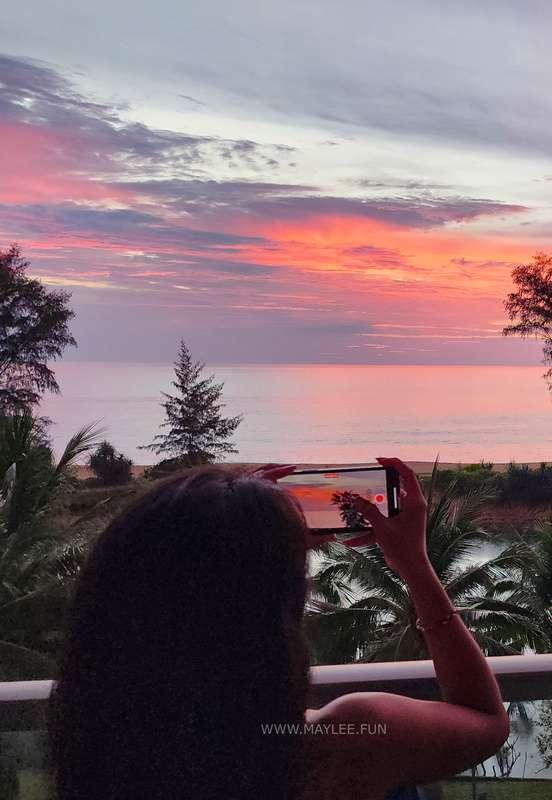 Back to the beach! ⛱️🌊 Just loving the sunsets. Join me here..