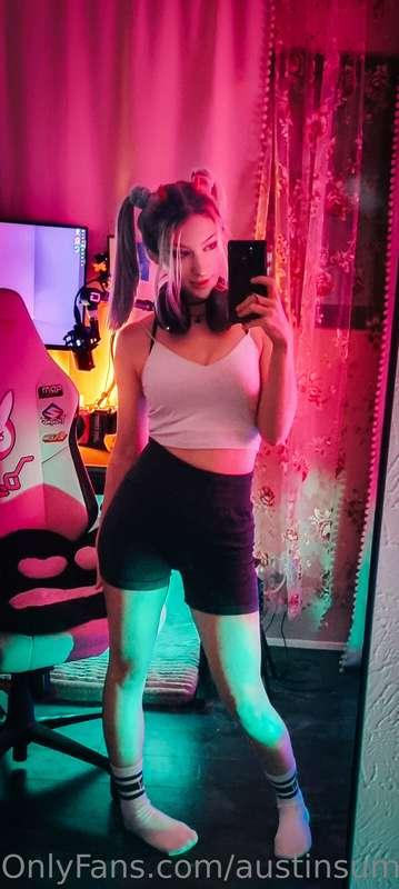 Wittle demon is horny 😈