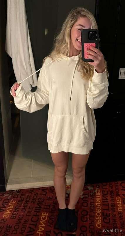would you let me steal your jumper baby?? 🙈