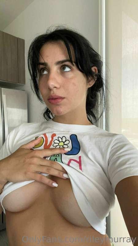 ignore the bed head and focus on whats down here instead ;)