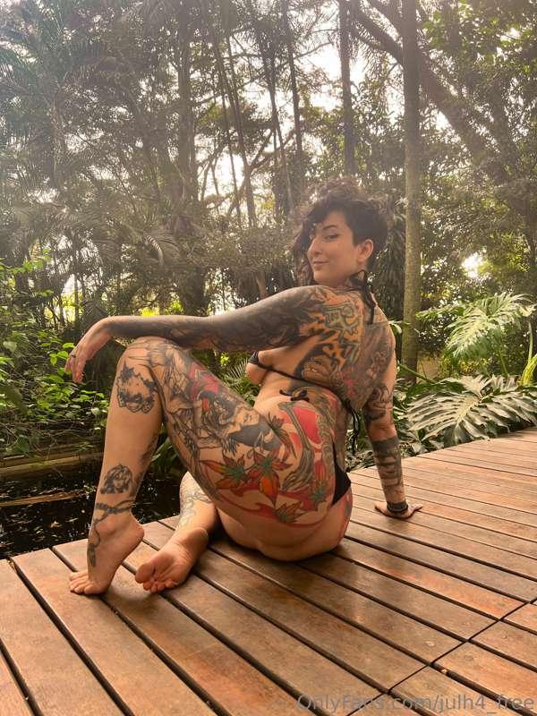 𝑪𝒂𝒓𝒆𝒔𝒔 my body & make me beg for more 😈💦