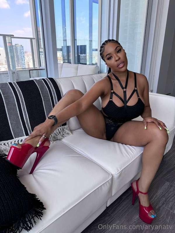 Start with my thighs 👅
