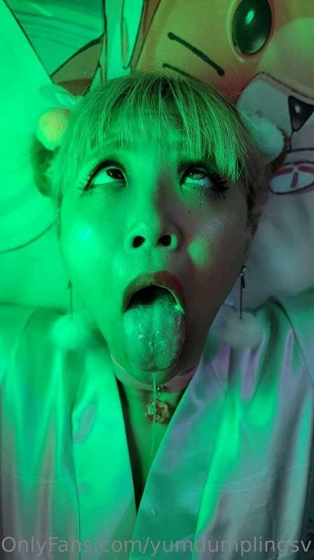 I'm so hungry for ur cock 🍆 I'm drooling... 🤤 can I have it ..