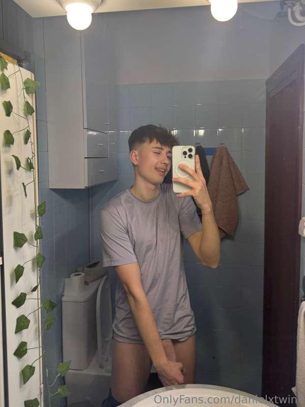 Who's up to chat?🤭