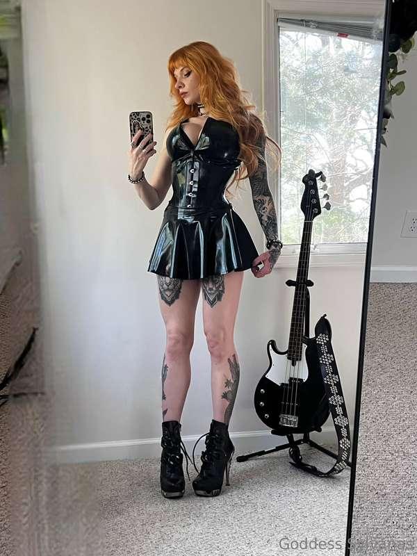 Hey look, it’s your bass playing Goddess 💋