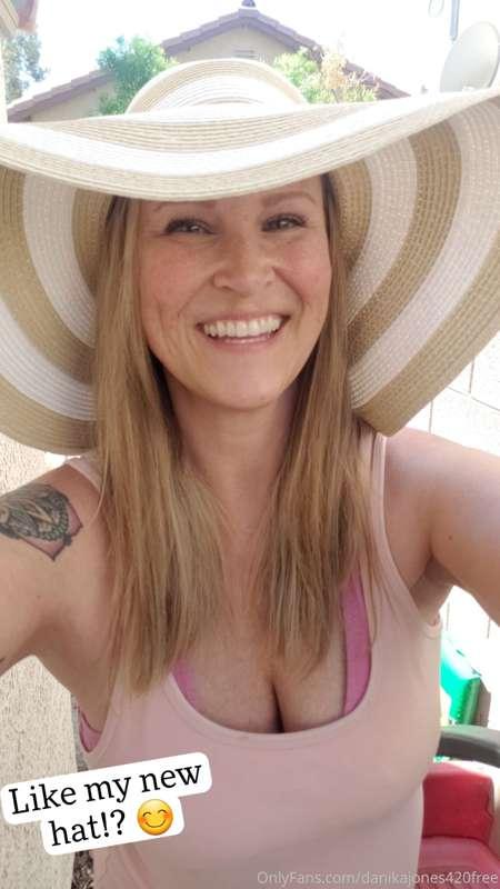 I love love love my new hat! 👒 🥰