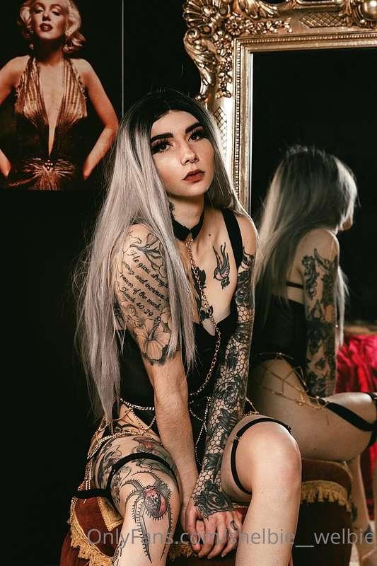 tell me all your dirty lil secrets & I’ll tell you mine. 😈🖤