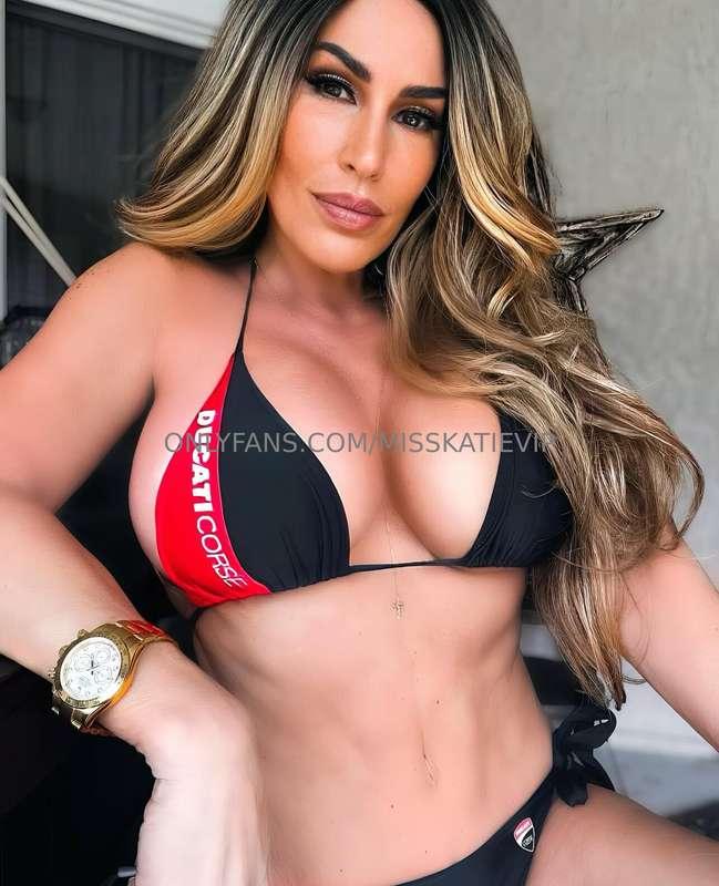 Are you coming to my live tonight? 