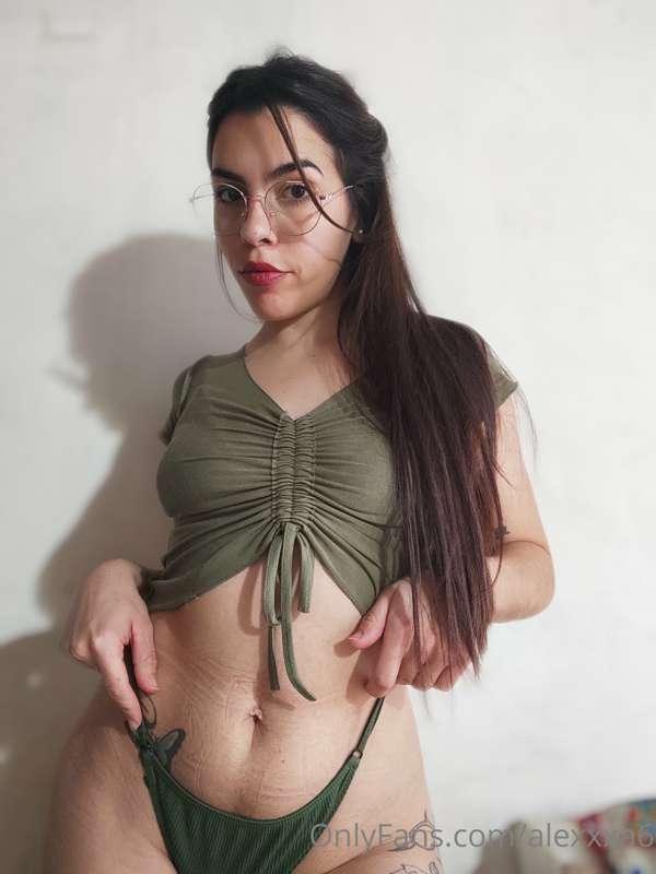 ## **HELLO BABEEEEEEE 💚💚💚💚💚 Do you like the color green? 😈🔥*..