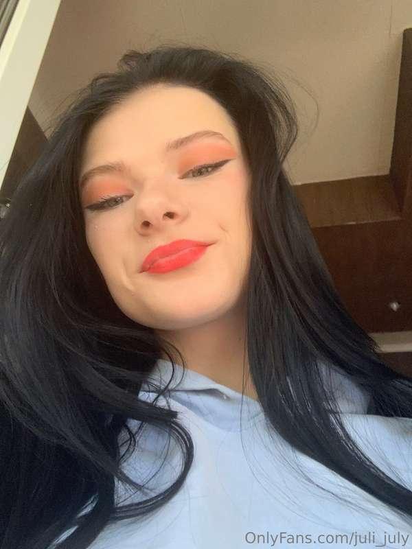 Just enjoying the soft light today. 😘 What do you think of t..