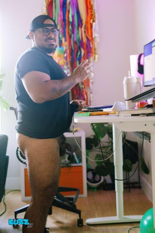 This is what I look like when I'm editing and posting conten..