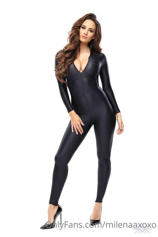 I would LOOOOOVE to have this Catsuit 😍🥺