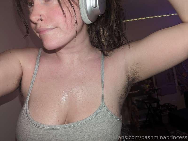 I got a treadmill to get all sweaty on n shietttt :p