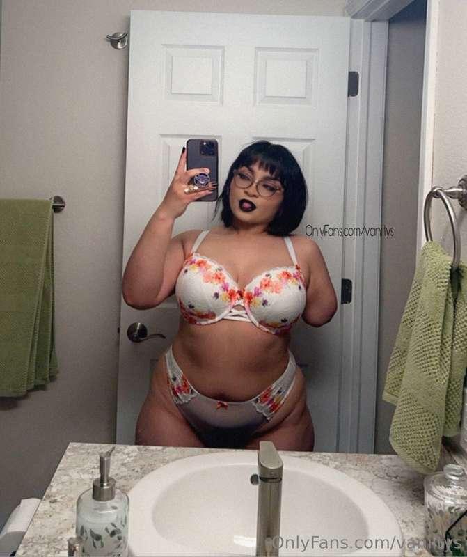 What do you think of my birthday lingerie set??😏😈🎂