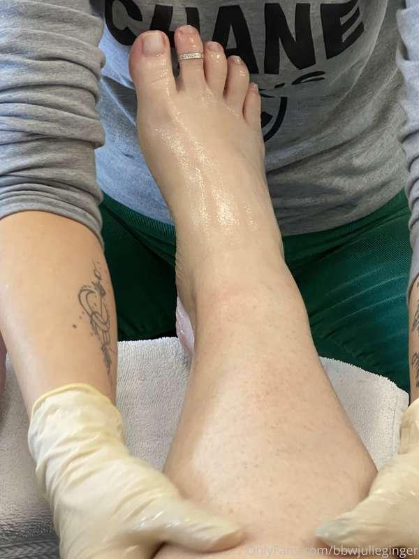 Got my toes down while in Iowa!! Love this blue color, do yo..