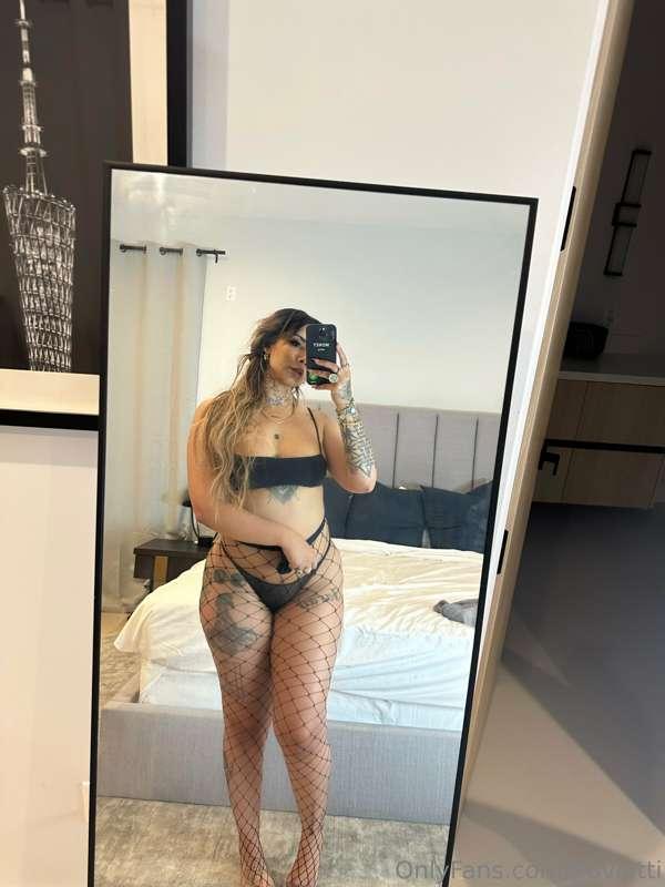 IM HORNY ASF 😈DM ME A 👅 FOR FREE NUDES bc my pussy is sooo f..