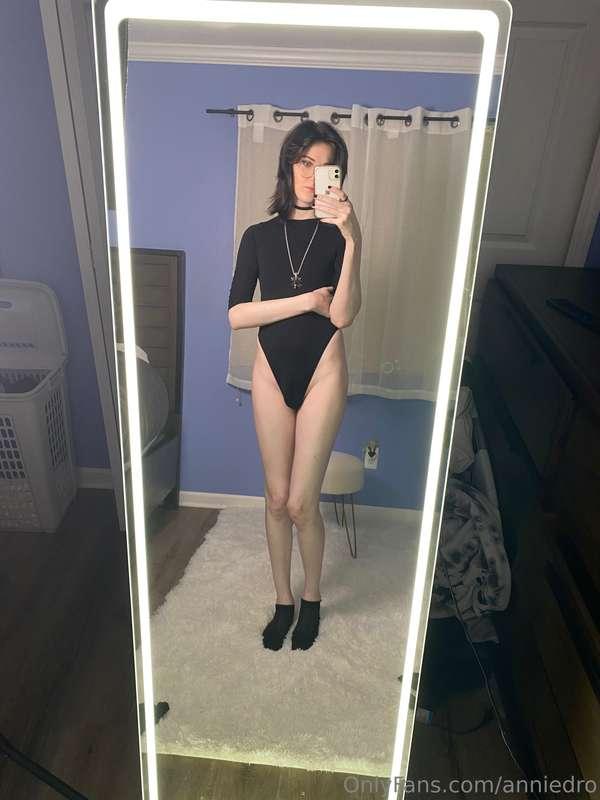 Just me, my bodysuit, and this mirror moment ✨