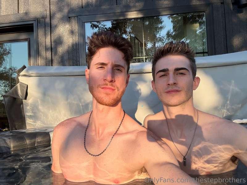 Golden hour, good vibes, and a hot tub. What more do you nee..